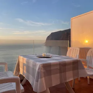https://los-gigantes-in-front-of-sea.in-canary-islands.com